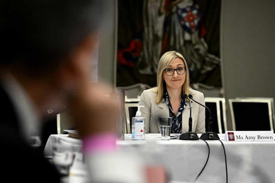 Amy Brown, secrétaire du ministère de l'Entreprise, de l'Investissement et du Commerce, et directrice générale d'Investment NSW, lors de l'enquête sur la nomination de John Barilaro au poste de commissaire principal au commerce et à l'investissement pour les Amériques, au Parlement de Nouvelle-Galles du Sud à Sydney.