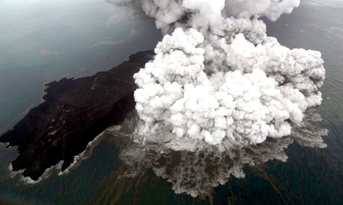 Indonesia Authorities Raise Anak Krakatau Volcano Threat Level