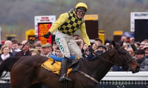 Paul Townend muestra su euforia después de ganar la Copa de Oro en Al Boum Photo en el Festival Cheltenham 2019.