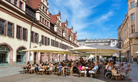 Sidewalk cafe in the Naschmarkt behind the Altes Rathaus, Leipzig
