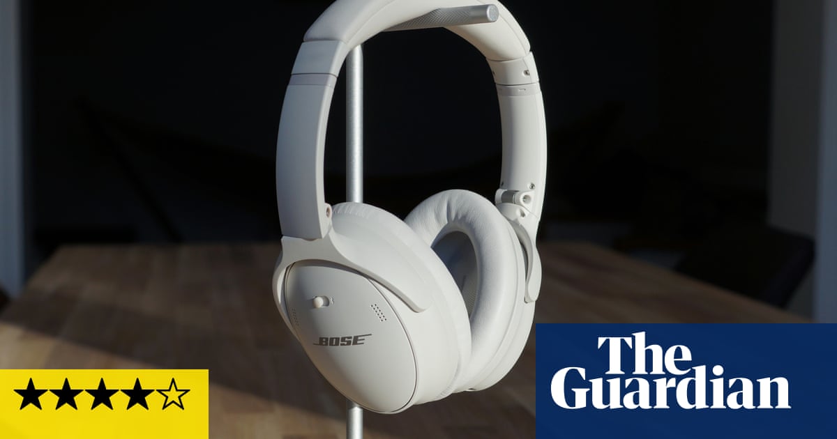 Bose QC45 review: commuter favourite noise-cancelling headphones revamped