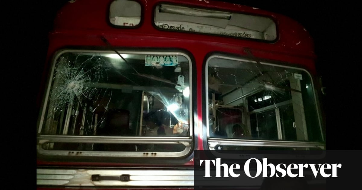 Sri Lanka presidential election: buses carrying Muslim voters attacked