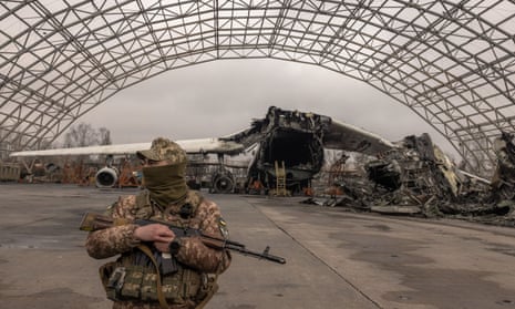 An Ukrainian air defence serviceman stands near the Mriya (‘The Dream’) cargo plane at the airfield in Hostomel, north-west of Kyiv