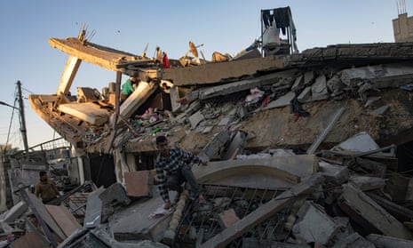 Palestinians from the Brais family search for missing people under the rubble following an Israeli air strike in Khan Yunis, southern Gaza Strip, 07 January 2024.