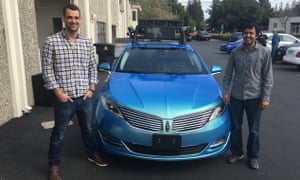 Sameep Tandon (à direita) e Tory Smith no Star.d. Drive.ai em Mountain View, Califórnia.