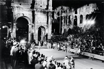 Scenic view of Abebe Bikila in barefoot action, breaking the world record and winning the marathon at the Arch of Constantine, Rome, ITA 9/10/1960