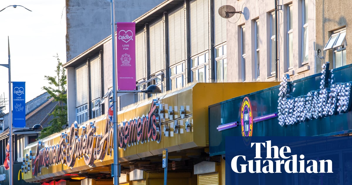 Reform to ask for Clacton byelection to be held on 6 August after Farage resignation