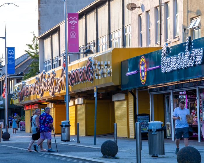 Reform to ask for Clacton byelection to be held on 6 August after Farage resignation