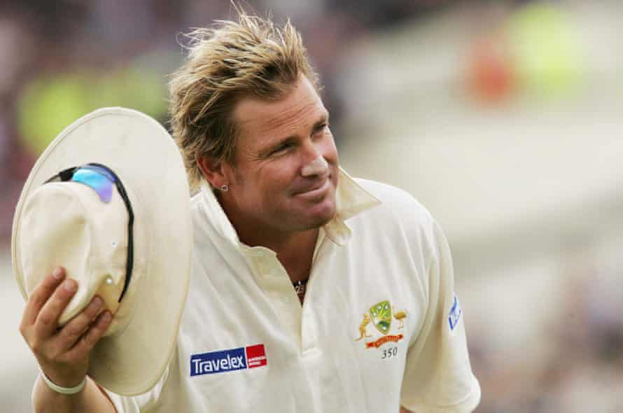 Shane Warne, Australian cricket legend, dies aged 52 | Shane Warne 2 Shane Warne doffs his hat to the Edgbaston crowd during the second Ashes Test in 2005