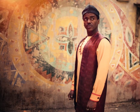 De cómo el primer 'Doctor Who' negro ha servido para dar ciertas historias (y cómo se desaprovechó eso con la primera mujer)