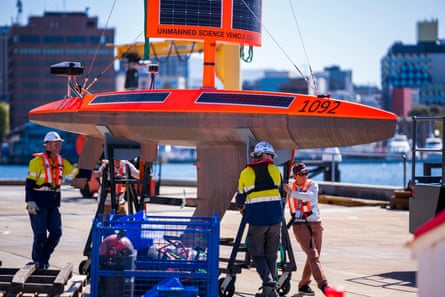 The vessel has a heavy keel to keep it upright and a solar sail to power it