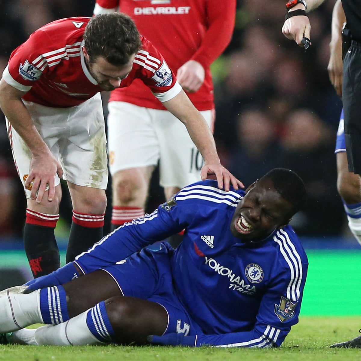 Chelsea S Kurt Zouma Out For Rest Of Season With Knee Injury Chelsea The Guardian Chelsea S Kurt Zouma Out For Rest Of Season With Knee Injury Chelsea The Guardian