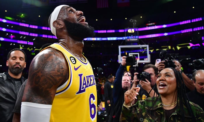 Evergreen LeBron James becomes NBA’s all-time leading scorer (theguardian.com)