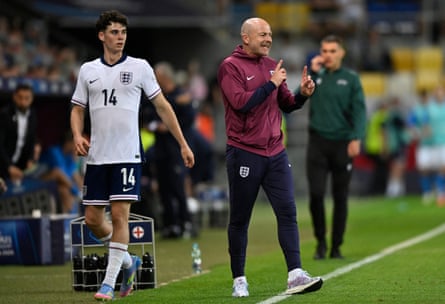 Lee Carsley gestures to his England Under-21 players during the win over the Czech Republic