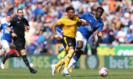 Adama Traoré takes on Everton’s Amadou Onana