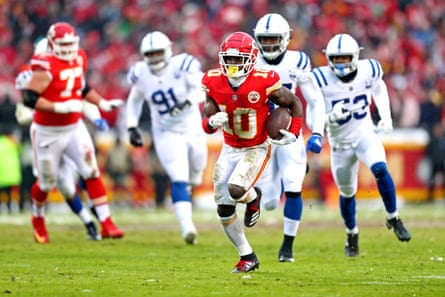 Chiefs roll past Colts to reach AFC title game