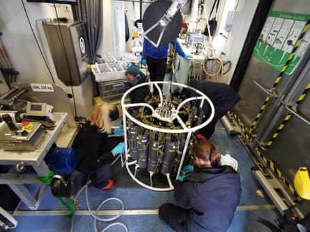 Scientists at work on the test cruise Electra 1, prior to the Akademik Keldysh expedition.