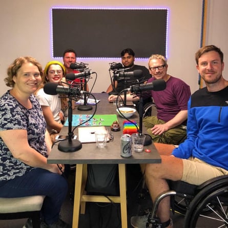 Spence Green (segundo desde la izquierda) con los copresentadores de This Is Spinal Crap