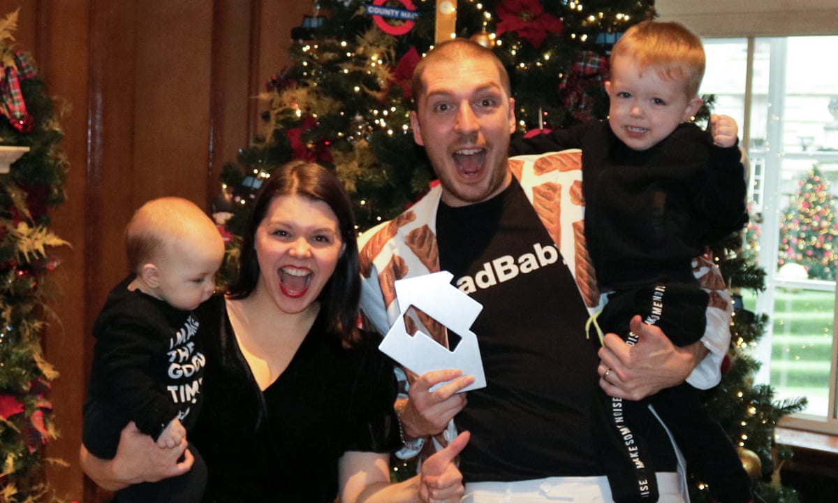 Ladbaby Scores 2018 Christmas No 1 With Ode To Sausage Rolls