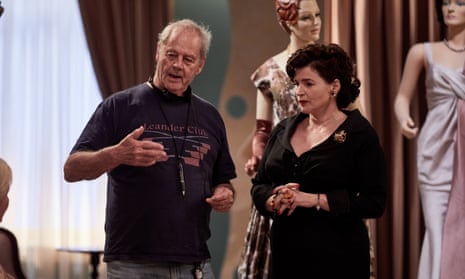 Director Bruce Beresford and actor Julia Ormond on the set of Ladies in Black