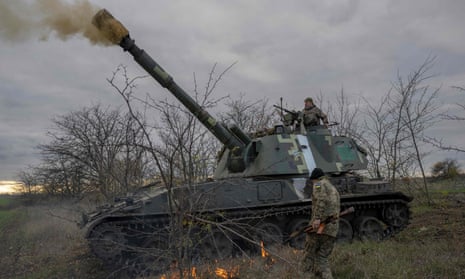 Ukrainian artillery unit members fire towards Kherson.