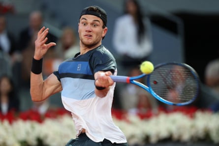 Jack Draper puts every last ounce of effort into another big forehand against Lorenzo Musetti