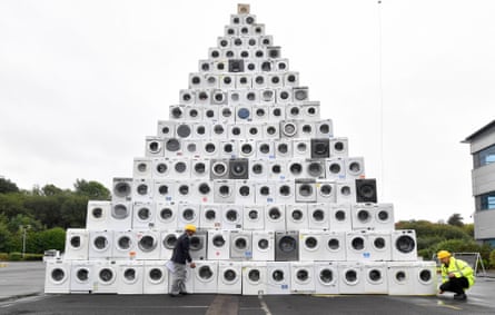 The world’s largest ever washing-machine pyramid in 2021.