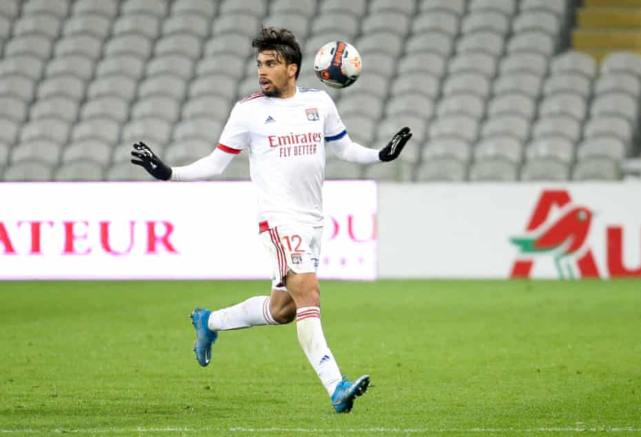 Lucas Paquetá in action for Lyon.