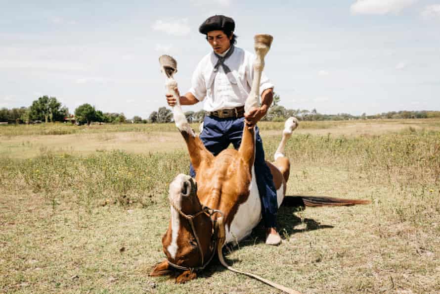 Martin Tatta was born on an estancia where his father worked taking care of the horses. By the age of 8 Martin had taught his horse to stand on his two rear legs.