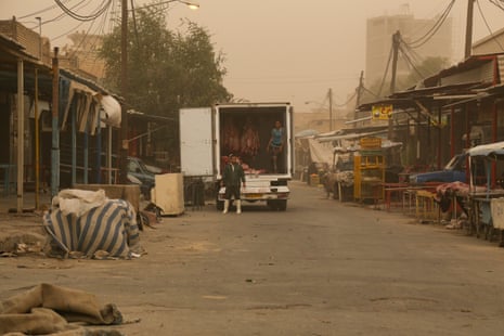 A street next to a market in Ahvaz. Each year, thousands of people seek medical treatment for respiratory conditions.