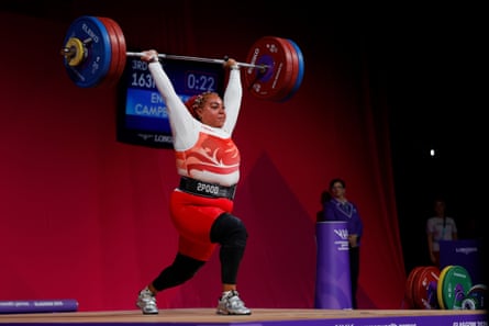 Emily Campbell of England successfully lifts 163kg to break the Commonwealth Games record and win the gold medal in the women's +86kg weightlifting.