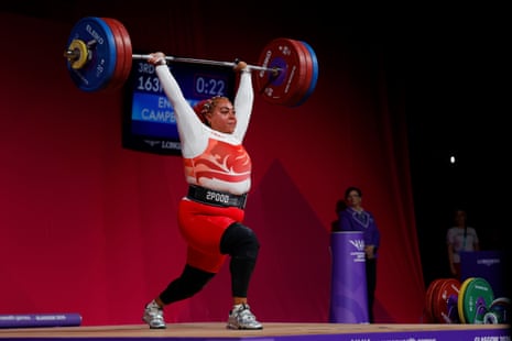 Emily Campbell of England successfully lifts 163kg to break the Commonwealth Games record and win the gold medal in the women