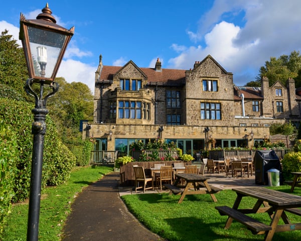 The Maynard hotel in Grindleford, where several international touring cricket teams stayed from the 1930s onwards.
