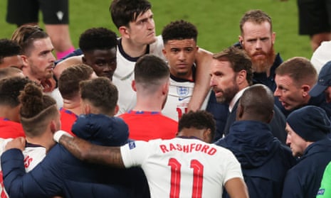 Gareth Southgate speaks with his players before the penalty shootout during the UEFA Euro 2020 final.