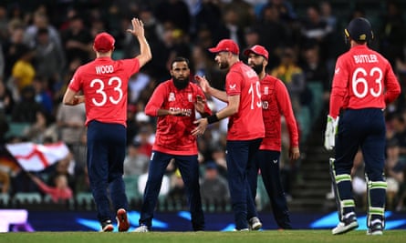 Adil Rashid est félicité pour avoir limogé Pathum Nissanka