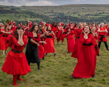 wuthering heights kate bush red dress Kate Bush in Wuthering Heights Costume Guide