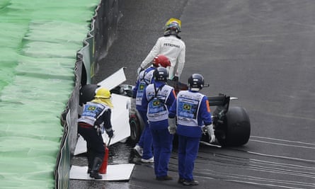 Hamilton S Crash And Minibus Robbery Dampen Mercedes Mood At F1 Brazil Gp Formula One 2017 The Guardian