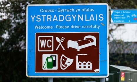 Welcome to Ystradgynlais sign