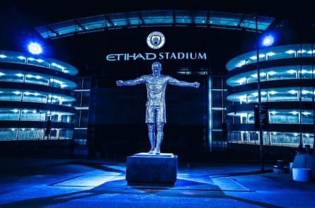 The statue of Vincent Kompany at the Etihad.