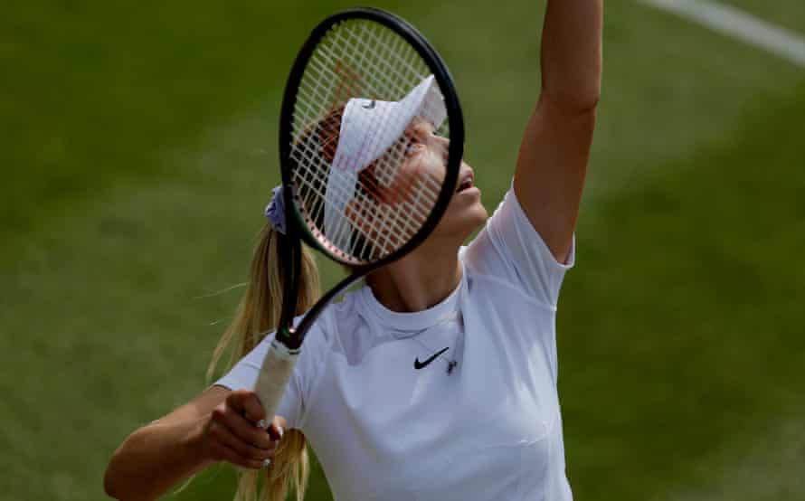 Katie Boulter serving.