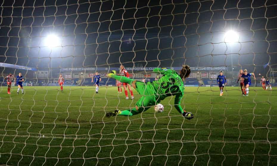 Ann-Katrin Berger saves a penalty from Deyna Castellanos before repeating the trick later in the game.
