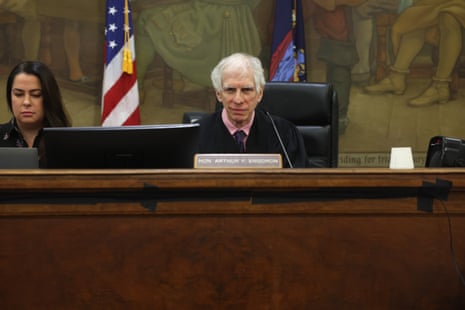 يترأس القاضي آرثر إنجورون محاكمة الاحتيال المدني للرئيس السابق دونالد ترامب خلال محاكمة الاحتيال المدني في المحكمة العليا لولاية نيويورك في 03 نوفمبر 2023 في مدينة نيويورك.