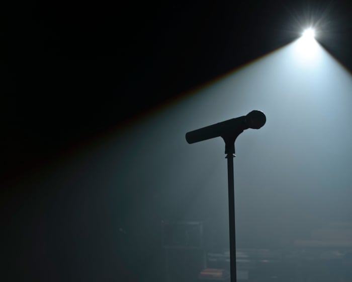 Chinese officials warn women comedians that men are no laughing matter
