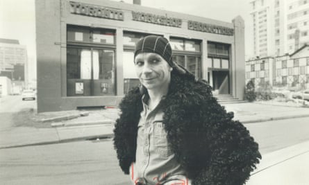 Lindsay Kemp poses in front of Toronto Workshop Productions in 1978