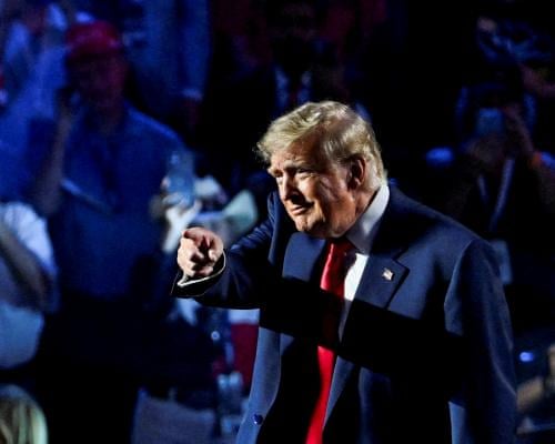 donald trump points at Republican convention