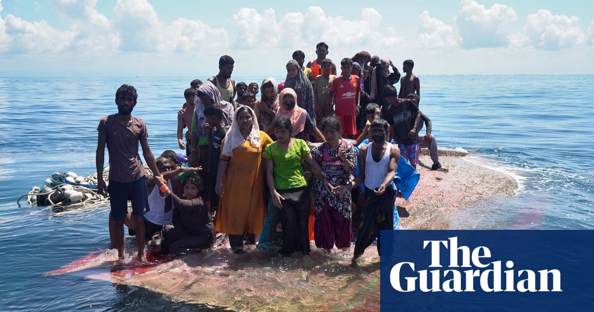 Десятки беженцев рохинджа спасены из перевернувшейся лодки в Индийском океане |  Рохинджа