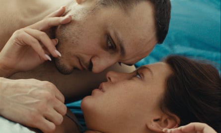 Franz Rogowski and Adèle Exarchopoulos in Passages.