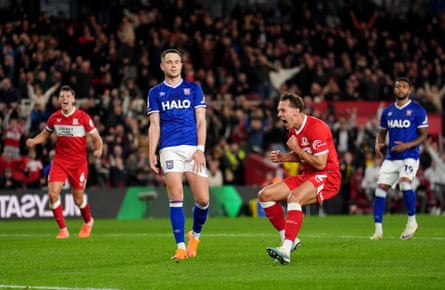 Morgan Whittaker comemora gol pelo Middlesbrough