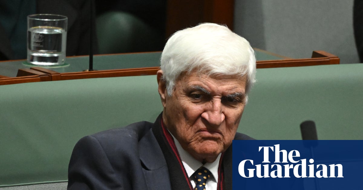 Katter distances himself from neo-Nazi-linked megaphone; FoI transparency backlash; and ‘cosmic’ algae in Melbourne