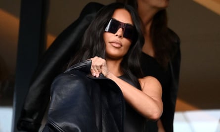 Kim Kardashian, que foi autuada pelas autoridades norte-americanas por promover uma criptomoeda sem revelar o pagamento que recebeu pela promoção.